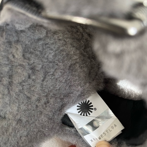 UGG Fuzz Yeah Slide - Picture 5 of 6